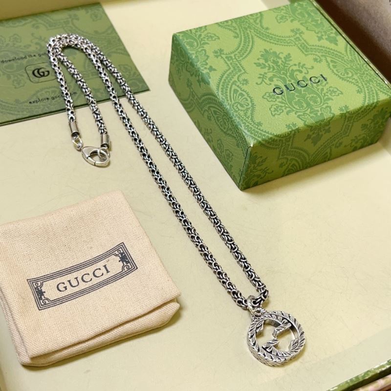 G*u*i necklaces